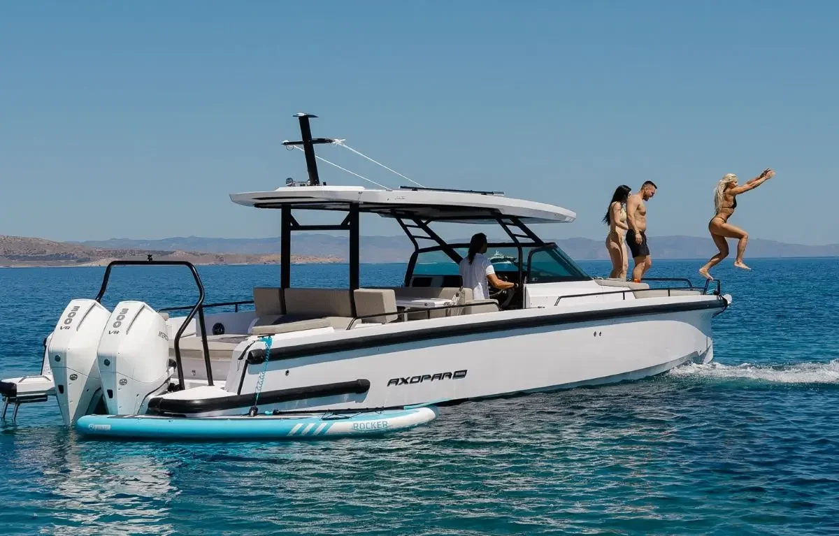 Enjoy sunset in Patroklos island and Sounio with a Private Boat